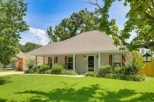 Flowood House | Updated Retreat with Outdoor Space in Flowood!