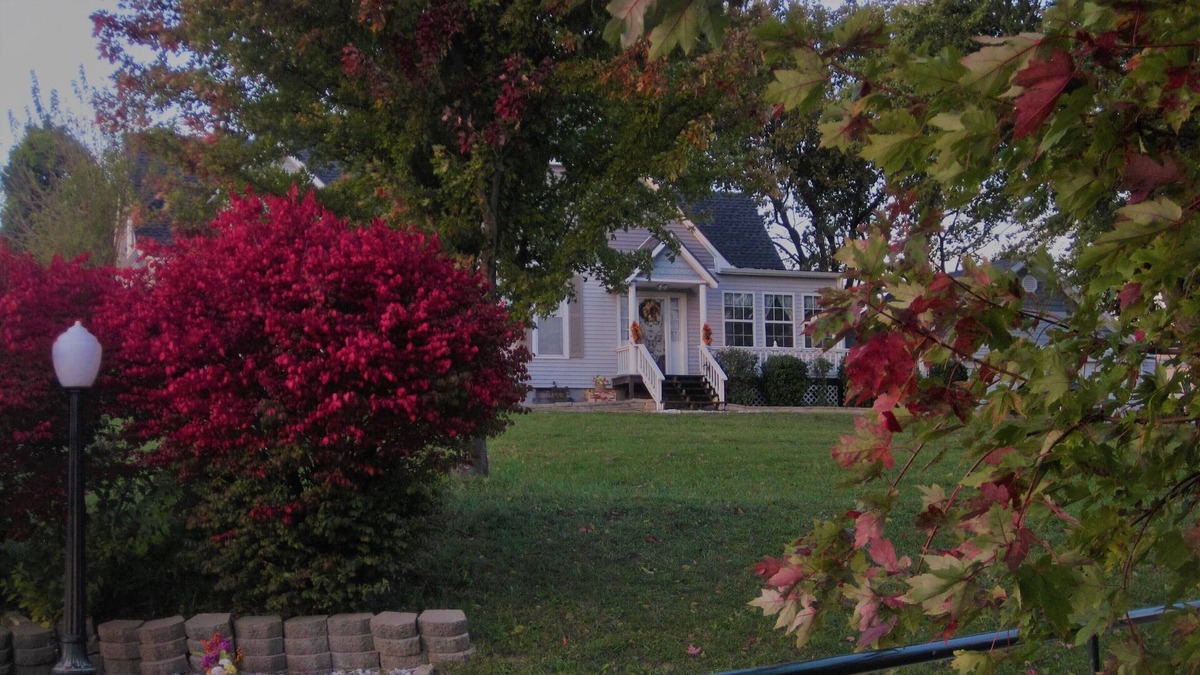 St. Joseph Other | Updated rooms in Cool Farmhouse!
