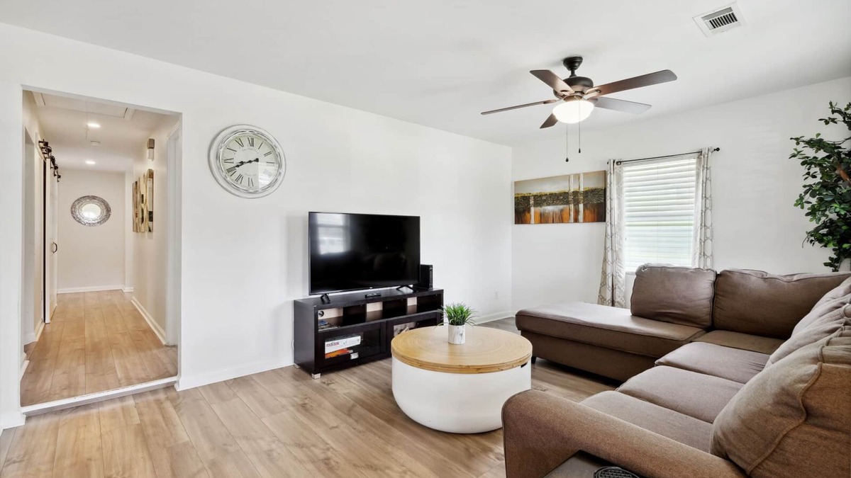 Milneburg House | Updated, Spacious 4 Bdrm 2 bath