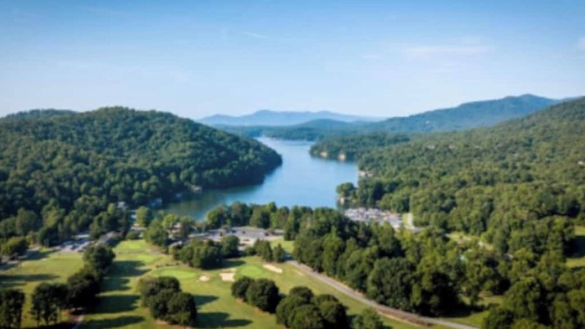 Lake Lure Condo | Updated Studio Condo at Rumbling Bald Resort