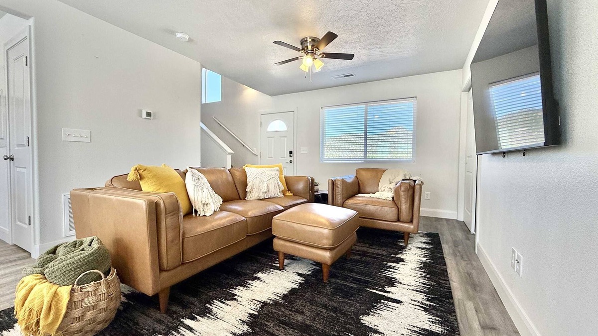 Glendale House | Updated townhouse just minutes from Zion with hot tub