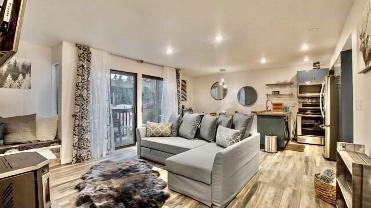 Majestic Pines Condo | Updated tree top cabin retreat!