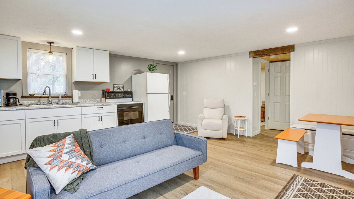 Wellston Cabin | Updated Wellston Cabin, Walk to Lake Beach + Dock!