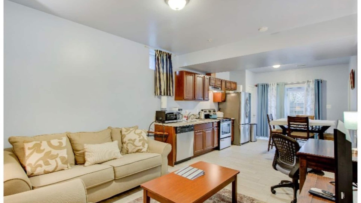 Boyds Apartment | 🌴☀️Upgraded 3 Bedroom Basement Apartment w/Private Entry 🌴☀️