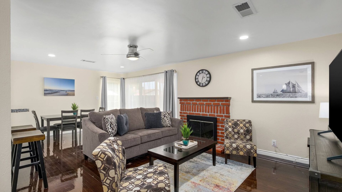 Clovis House | Upgraded 3B/2Bth Great Access to All You Need