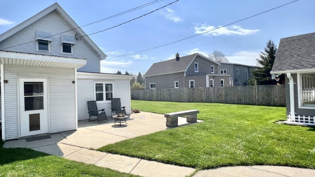 Cudahy House | UPGRADED 4BR Home in Milwaukee - Near airport and downtown