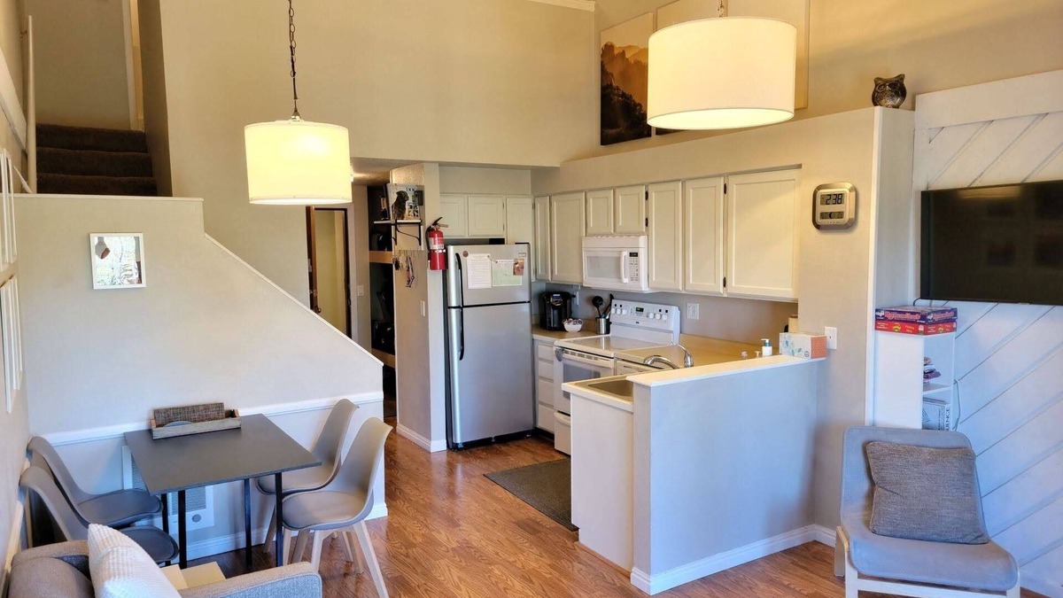 Brian Head House | UPGRADED CONDO, WALKING DISTANCE TO NAVAJO SKI SLOPES