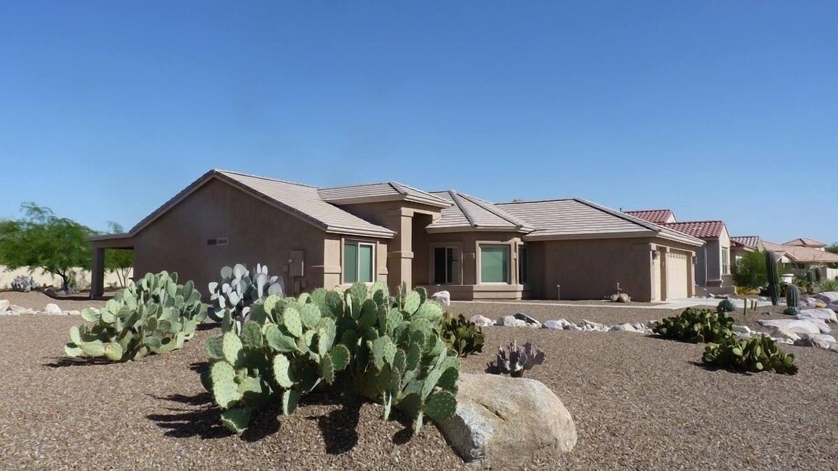 Saddlebrooke House | Upgraded-Expanded Laredo on Large Lot with Mountain Views