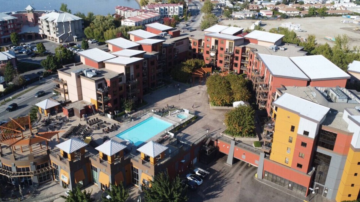 South Pandosy Apartment | Upper Floor w/Courtyard View #550