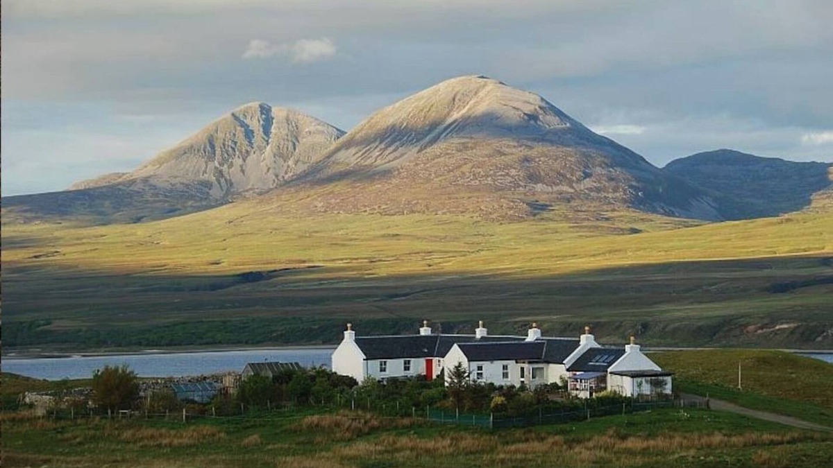 Nerabus Cottage | Upper Imeraval Cottage Sleeps 6 Pet-Friendly