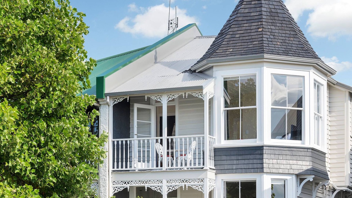 Grey Lynn Apartment | Upper level apartment renovated to a high standard
