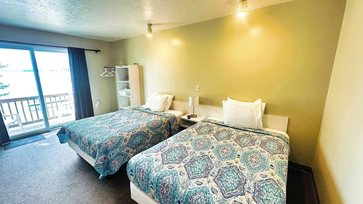 Lake City Apartment | Upper Level Lakeview Room