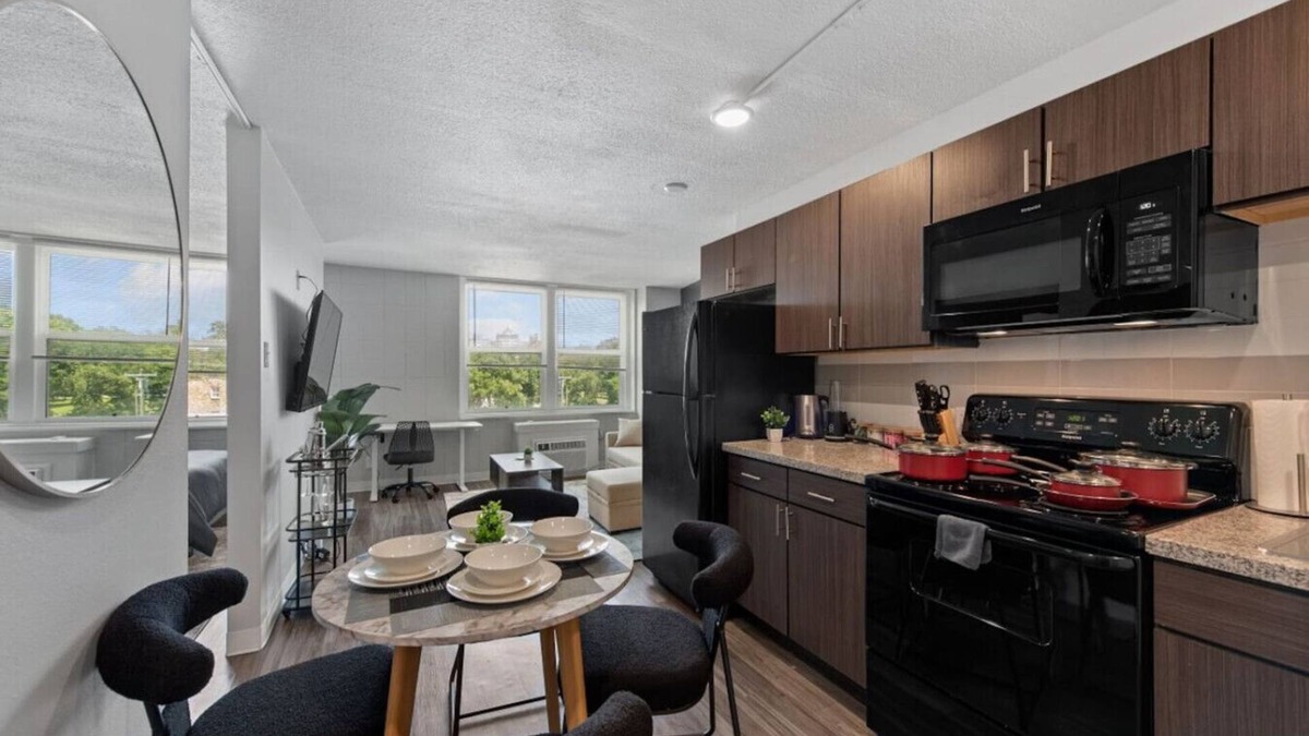 Corryville Apartment | Upscale 2 Bed Suite — Mins to Downtown Cincinnati!