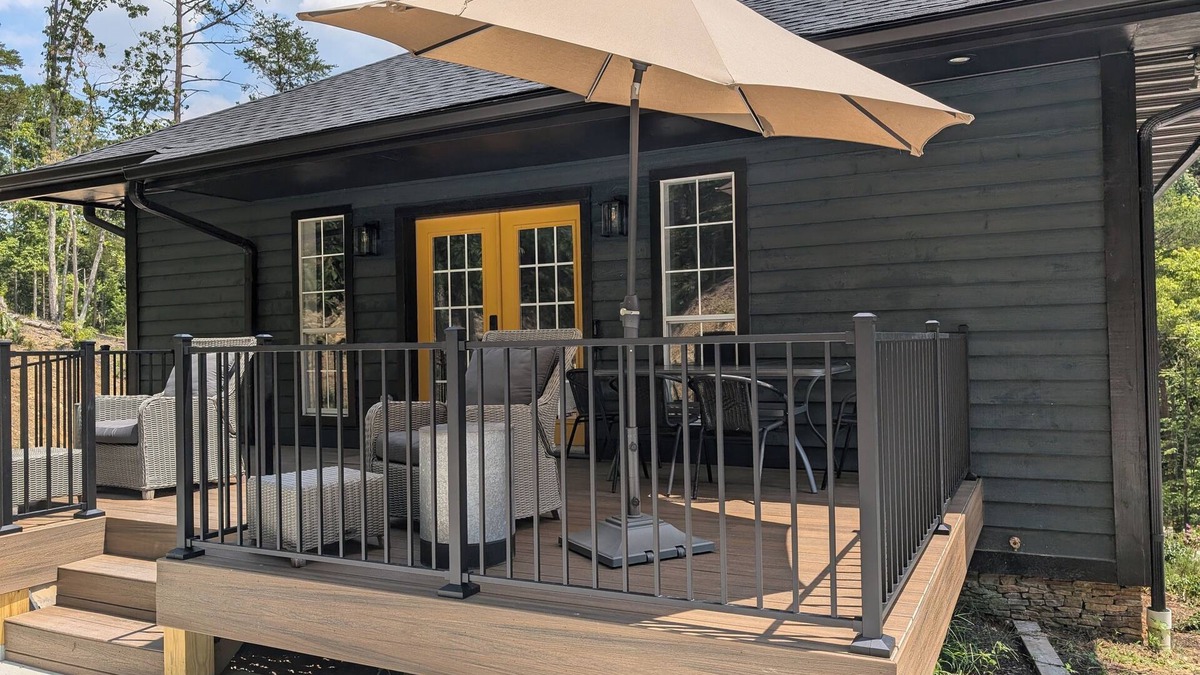 Maryville House | Upscale 2-bedroom house with Fiber Optic Internet and close to the Dragon