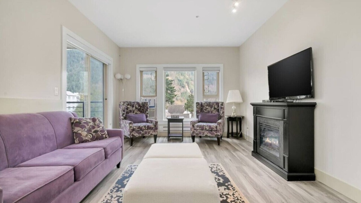 Harrison Hot Springs Apartment | Upscale 2BR Overlooking View Escape