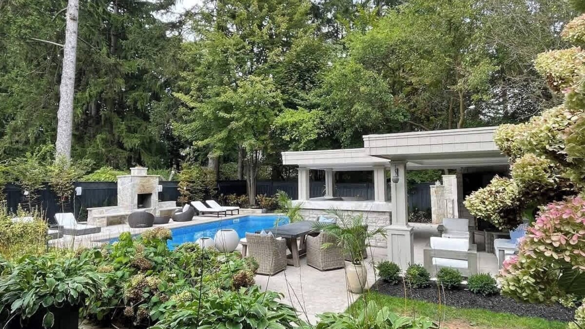 Mineola House | Upscale 4BR Home | Heated Pool & Outdoor Lounge!