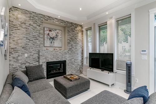 Renfrew-Collingwood House | Upscale 4BR Vancouver