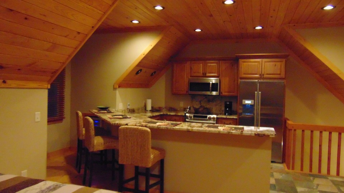 Lake Oconee Apartment | Upscale Apt Available for short/long stays. Kitchen, bath, laundry w/Generator