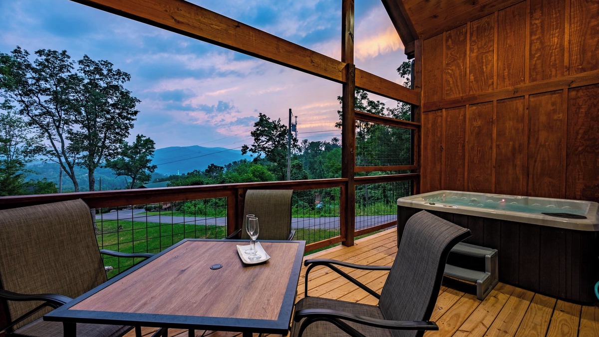 Gatlinburg Cabin | Upscale cabin w/Mountain Views & fireworks viewing from Hot Tub, Free Passes