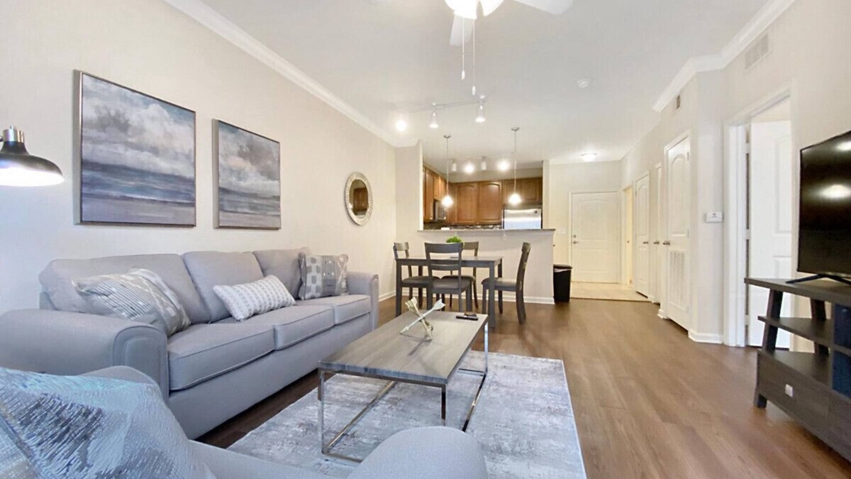Carver City - Lincoln Gardens Apartment | Upscale Central Tampa with Luxuries, Pool Views
