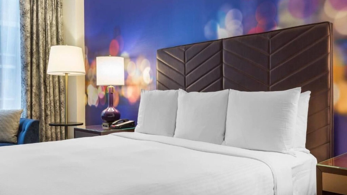 Magnificent Mile Hotel | Upscale City Center Stay | Prime Locale | City Views | Pets Allowed