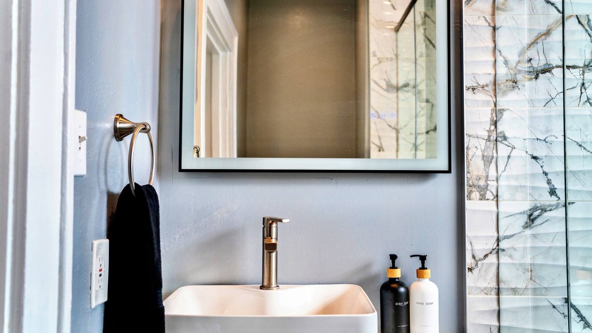 Montrose Apartment | Upscale Cozy Stay In Montrose/1BR King Bed + Loft/Sleeps 4/Pool Table