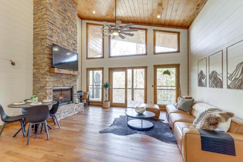 Ellijay House | Upscale Ellijay Cottage with Private Hot Tub and Grill
