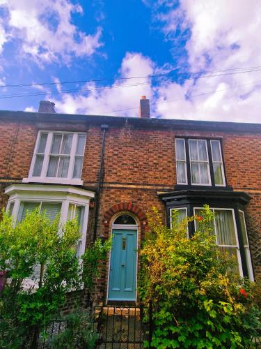 Liverpool Apartment | Upscale Family Home Beautiful Setting