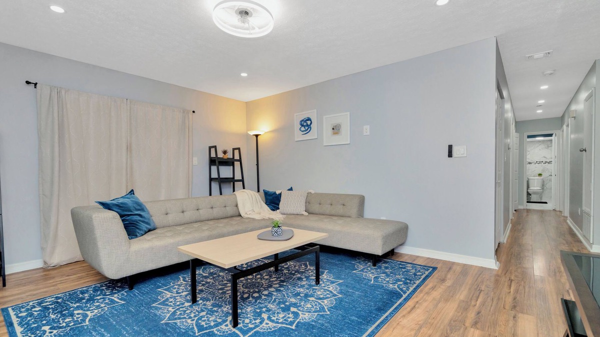 Seffner Community Alliance House | Upscale Family Oasis: Serene Location ~ Pool ~ Parking n