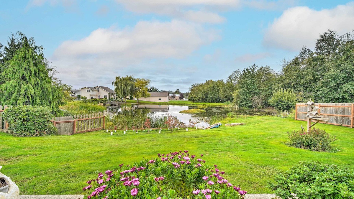 Bellingham House | Upscale Home w/Indoor Sauna on Sunset Pond!