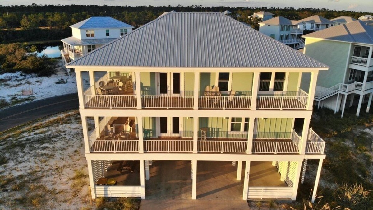 Morgantown House | Upscale home w/pools, tennis & views