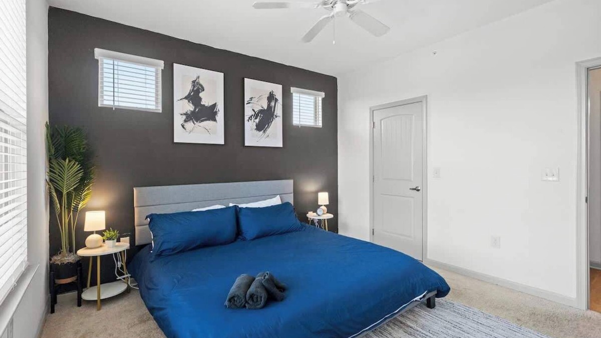 Charlotte Apartment | Upscale King 2BR Suite Mins Uptown Charlotte!