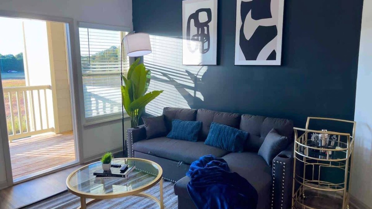 Charlotte Apartment | Upscale King 3 Bed Suite to Uptown Charlotte!