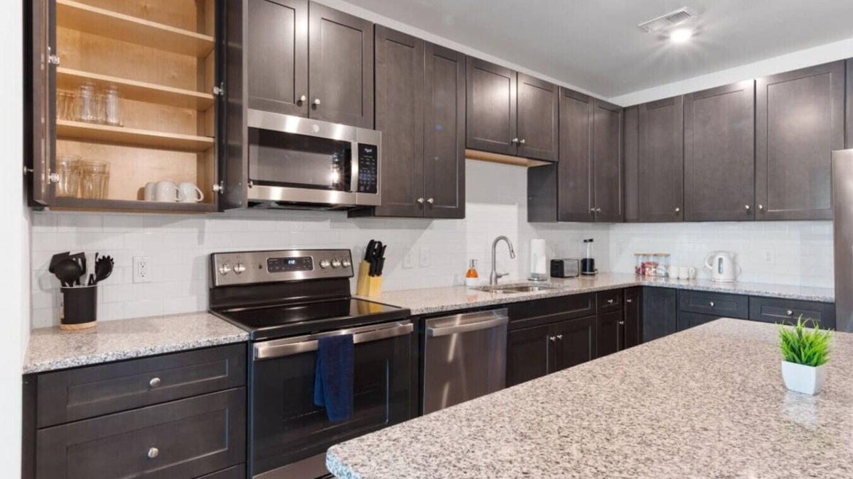 North Raleigh Apartment | Upscale King 3 Bed Suite—in North Raleigh!
