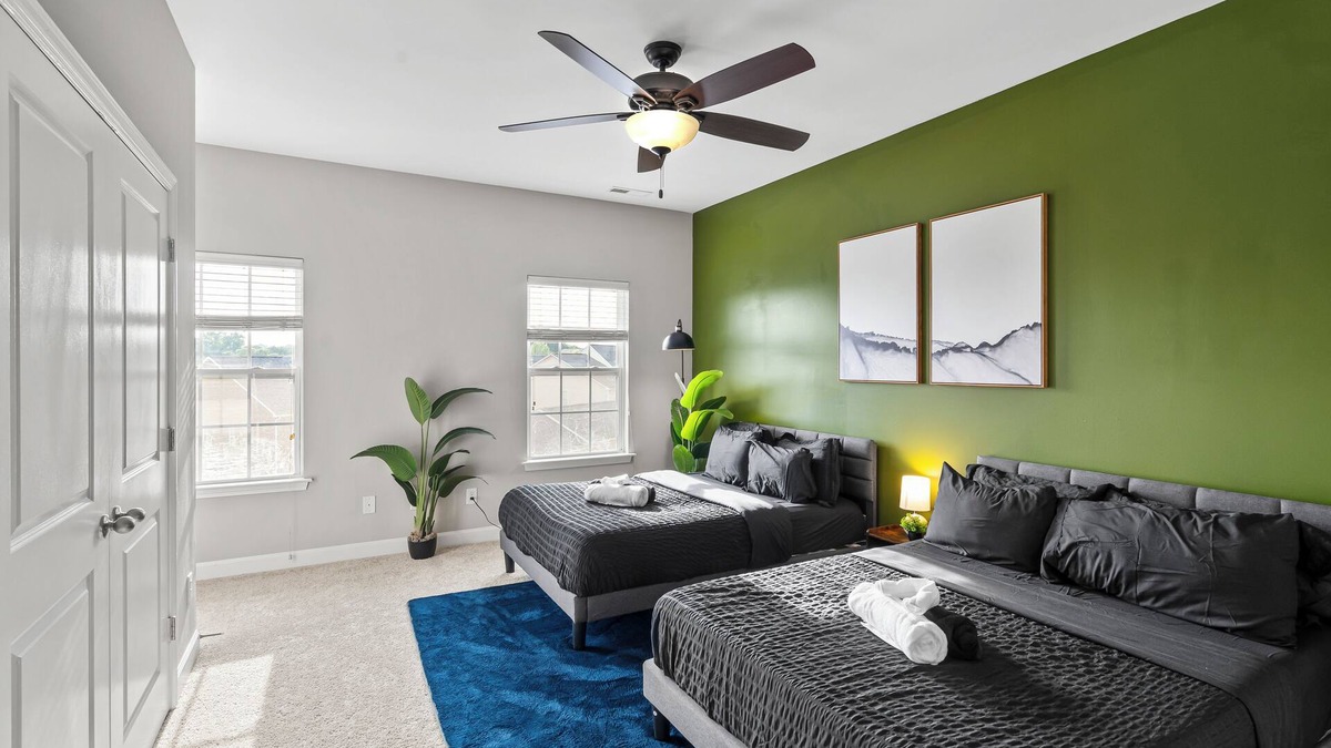 Pineville House | Upscale King 3BR Townhouse in Pineville