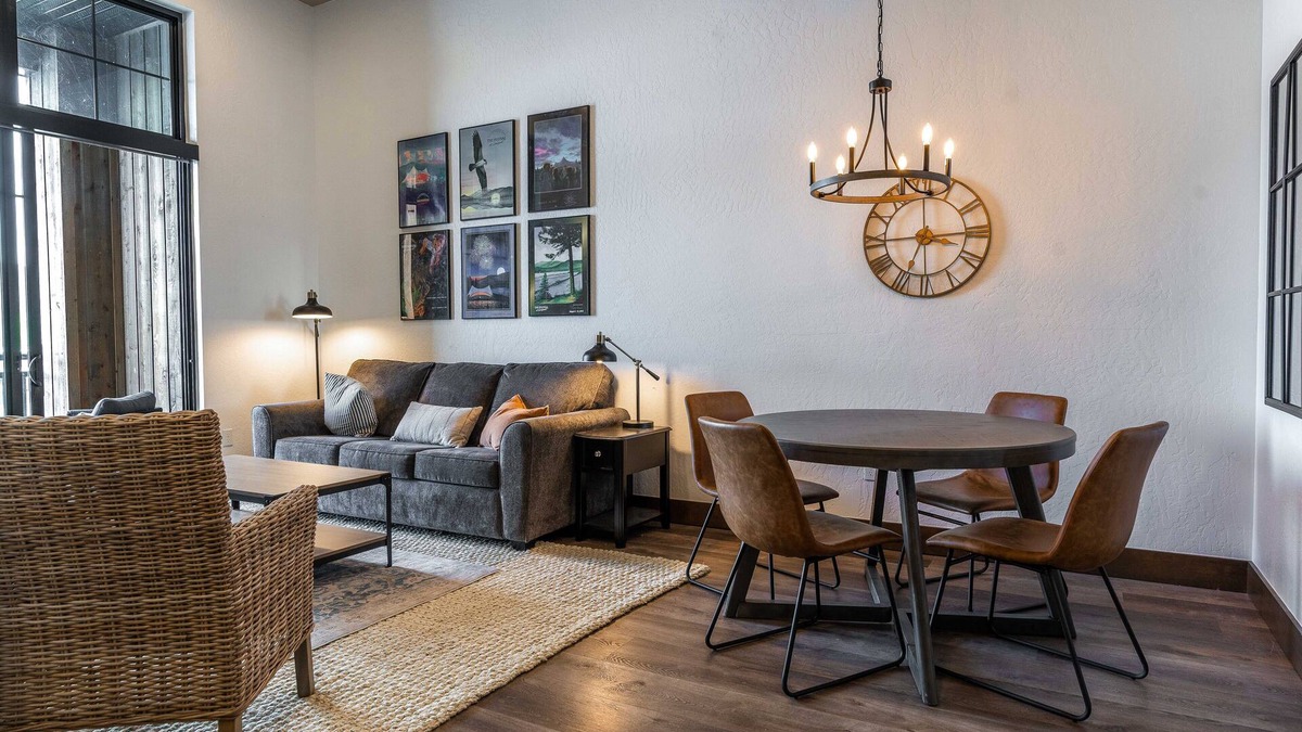 Sandpoint Condo | Upscale Lakeview Condo in Downtown Sandpoint