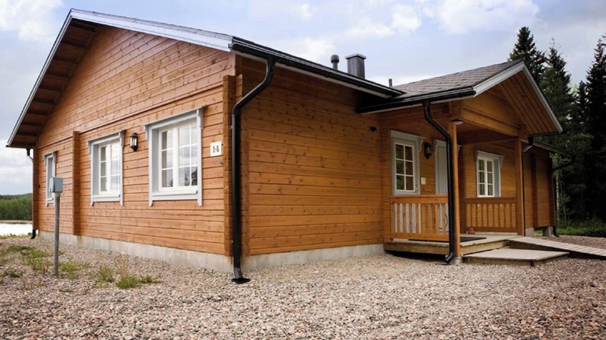 Orivesi Cottage | Upscale log villa by the lake + beach sauna