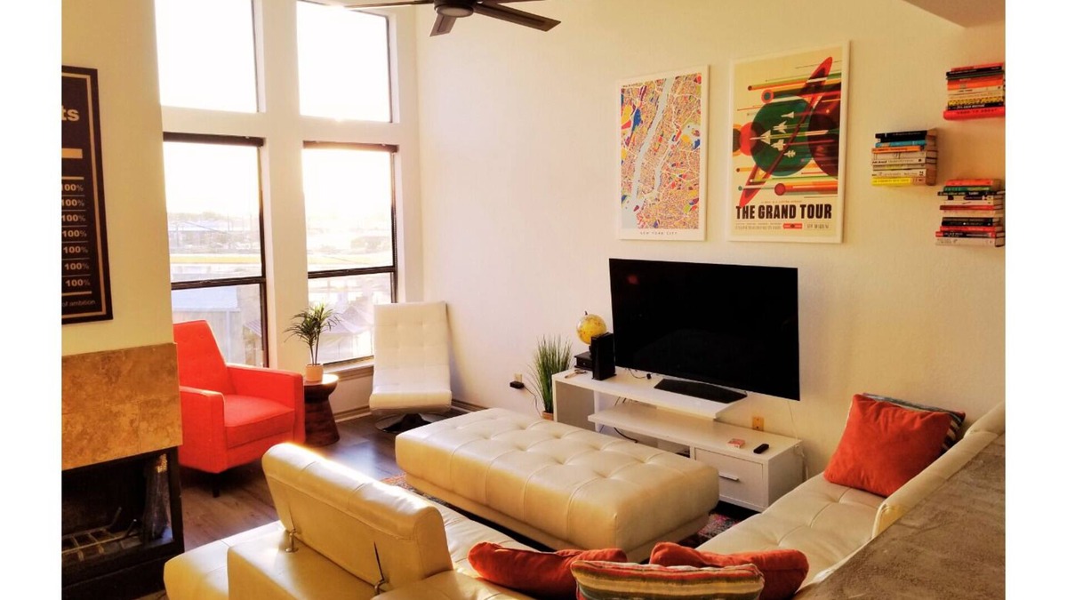 Irving Condo | Upscale luxury 2 bd 1 bth loft condo - 10 mins to Airport!