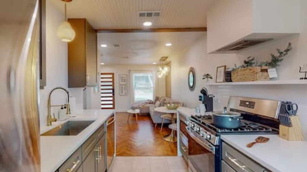 Central Arlington House | Upscale Modern | LUX Finishes | 1.3miles to AT&T
