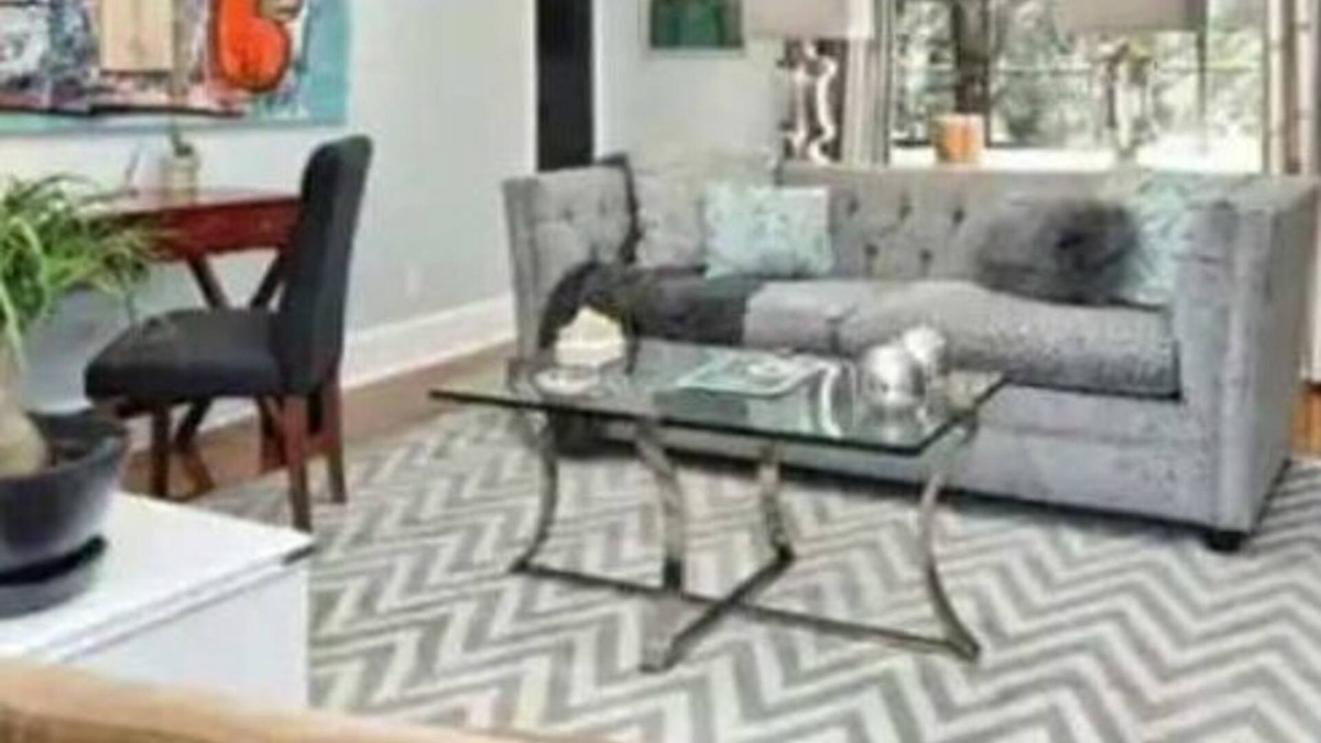 Myers Park Condo | Upscale Myers Park 2BR King Condo | Porch |Private