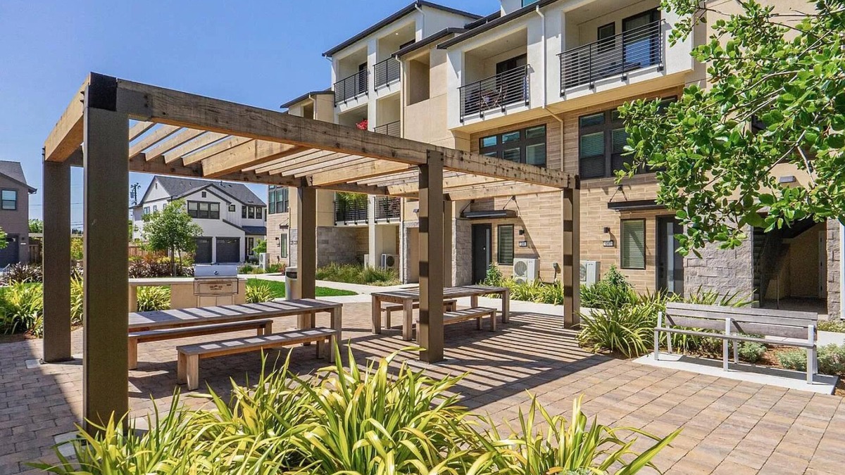 East San Mateo House | Upscale Quiet 2B2.5B 1450sqft Townhome Between SF and South Bay
