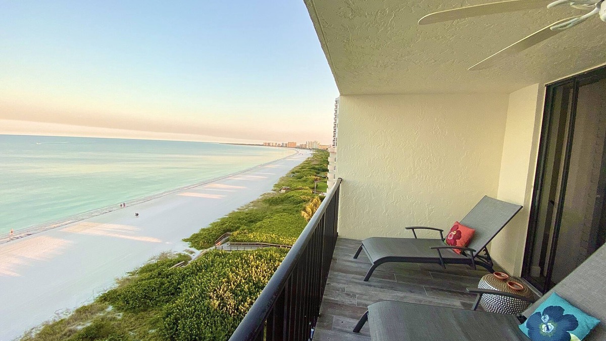 Marco Island Condo | 🐠 Upscale remodeled Sea Winds 2+2 Beachfront Condo 180° ocean view Weekly Rental