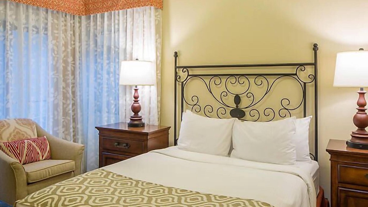 Cibola Vista Resort | UpScale Resort with Outdoor Heated Pool with a waterslide and a poolside bar, tennis court and gym