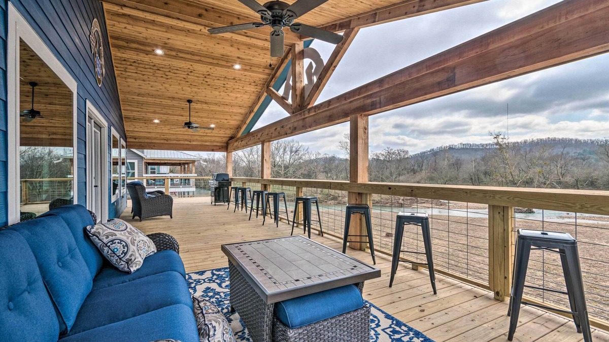 Glenwood Cabin | Upscale Riverfront Home w/Beach & Fire Pit!