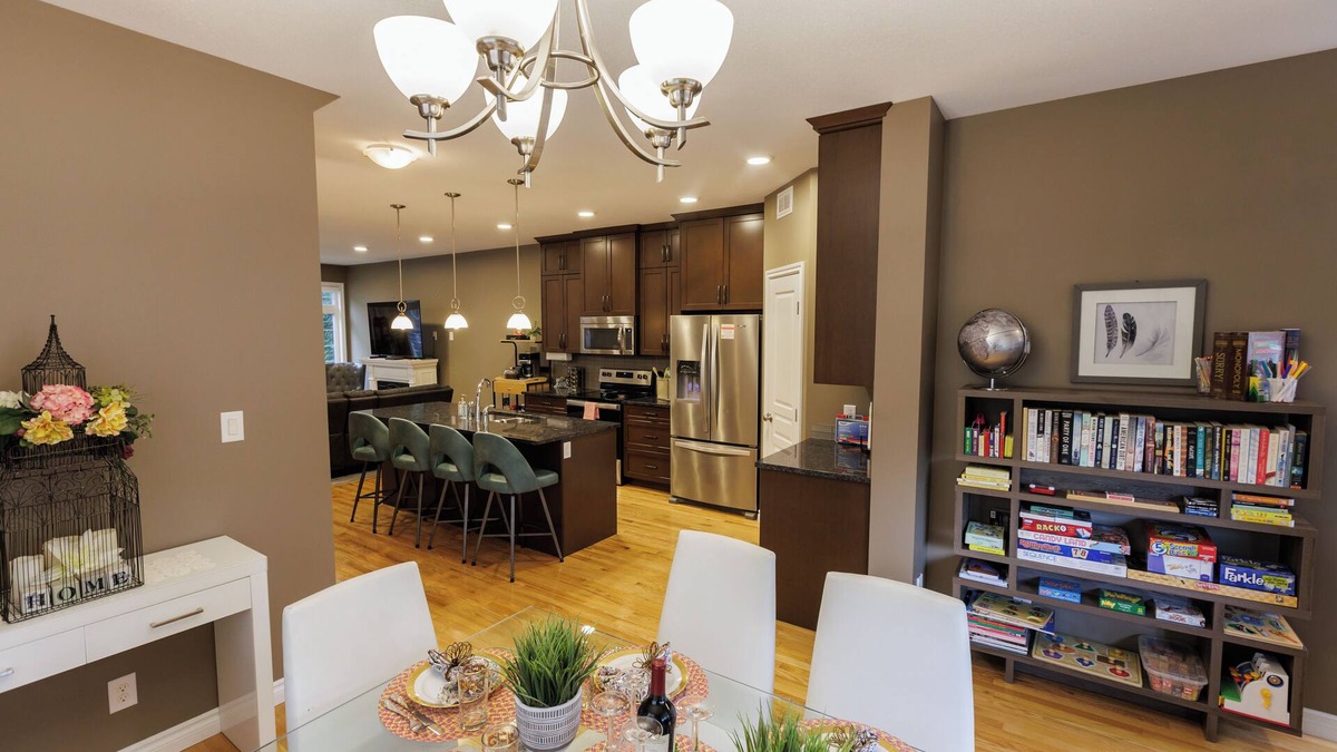 Saskatoon House | Upscale Saskatoon Getaway Private Yard Quiet Neighbourhood Sleeps 7
