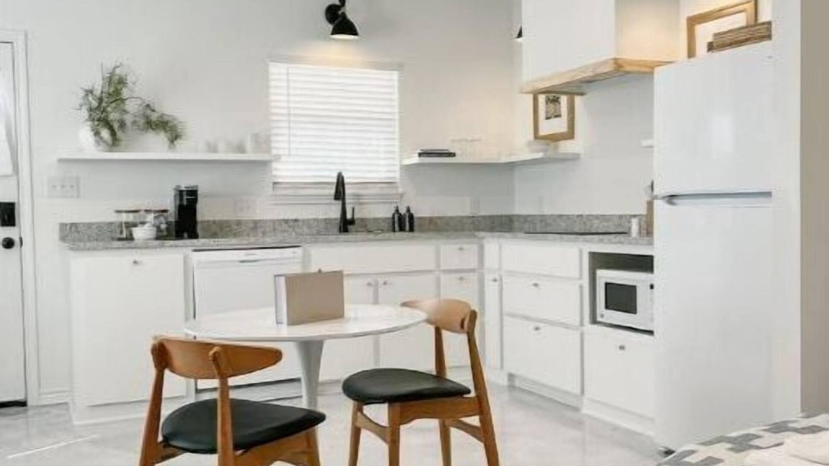 Abilene Apartment | Upscale studio with skyline view