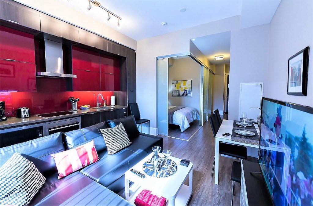 Toronto Entertainment District Apartment | Upscale Suite at CN Tower, Metro Convention & Rogers Centre