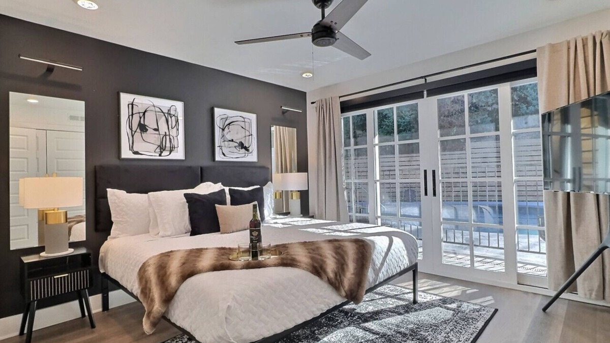 Crestline Heights Apartment | Upscale suite w/pool & extra large balcony