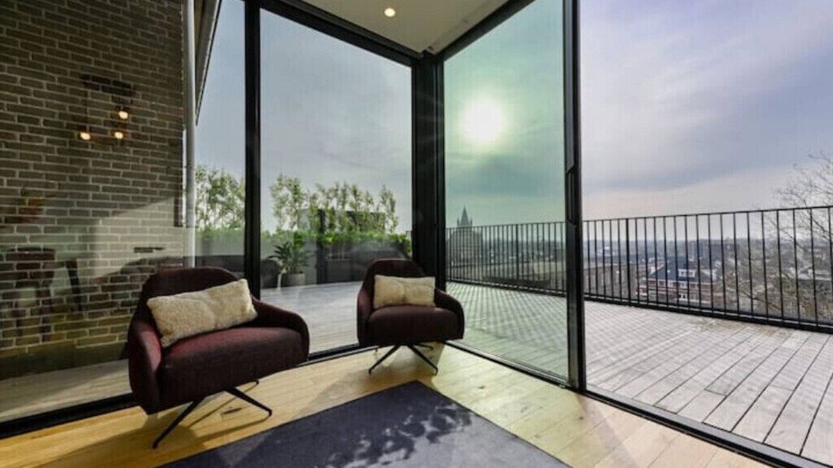 Oisterwijk Condo | Upscale & Unique ~ Cinema Room ~ Terrace ~ Views!