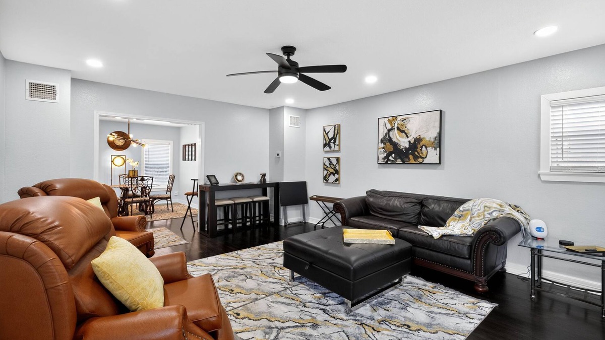 South Central Houston House | Upscale Urban | Near Downtown & Museum District